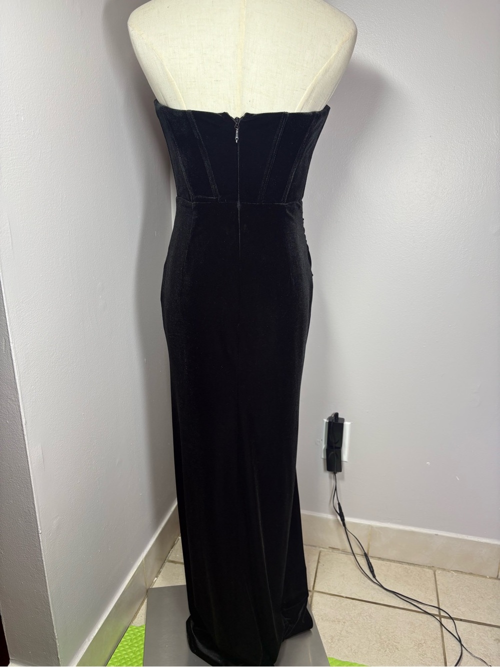 Azazie Lariza Black Velvet Bridesmaid Dress Floor Length Whimsygoth Size 2 - Picture 8 of 16